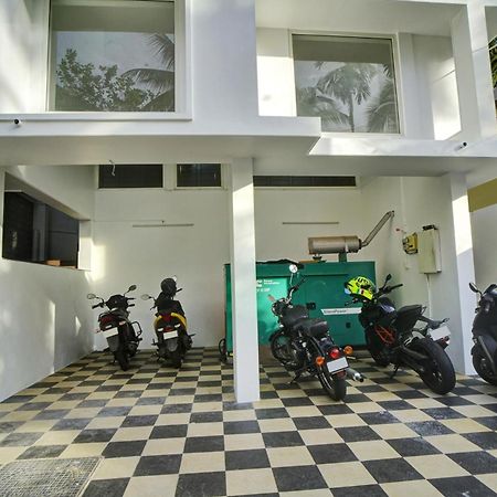 Hotel O Crystal Executive Suites Kochi Exterior foto
