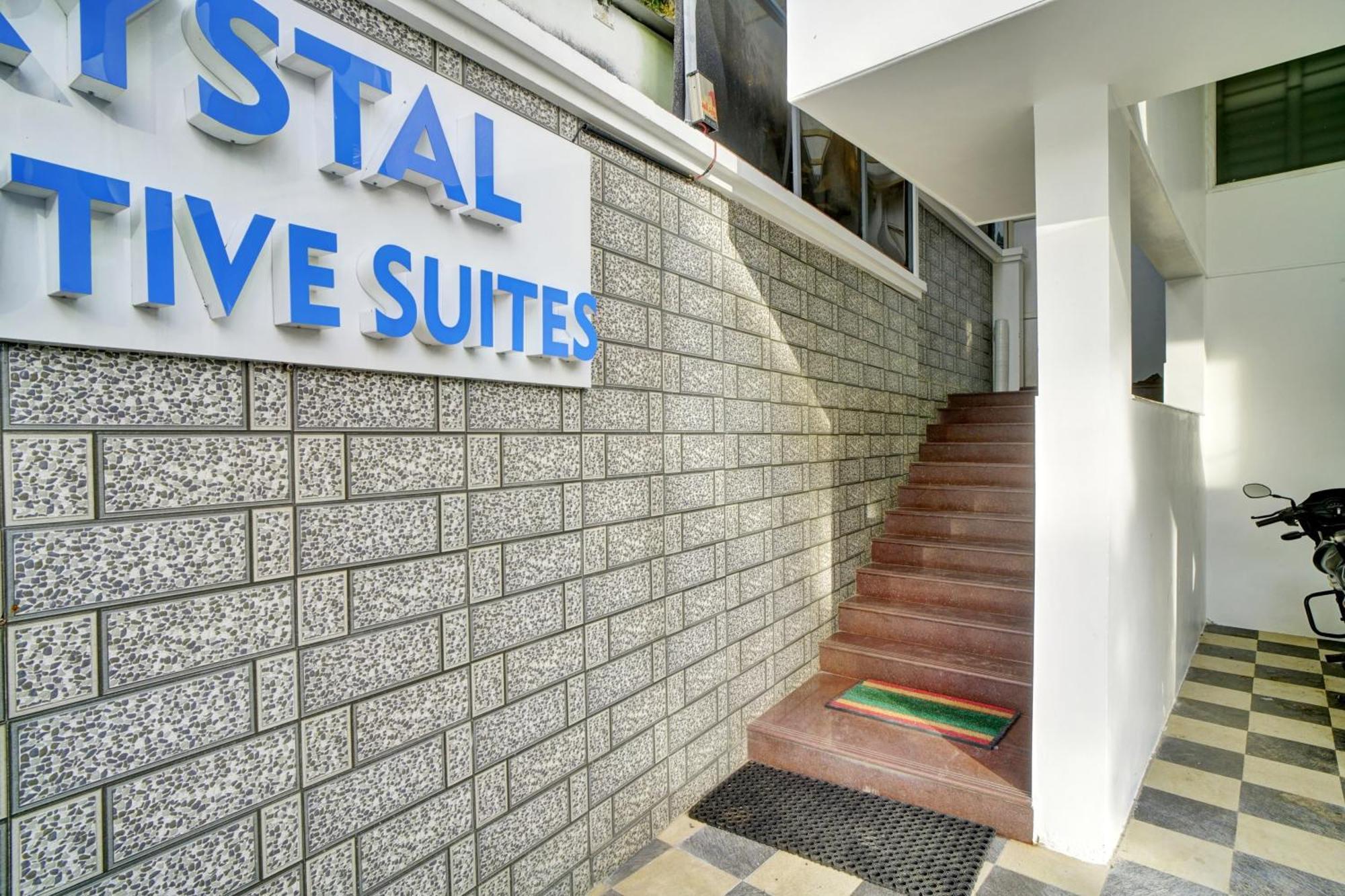 Hotel O Crystal Executive Suites Kochi Exterior foto