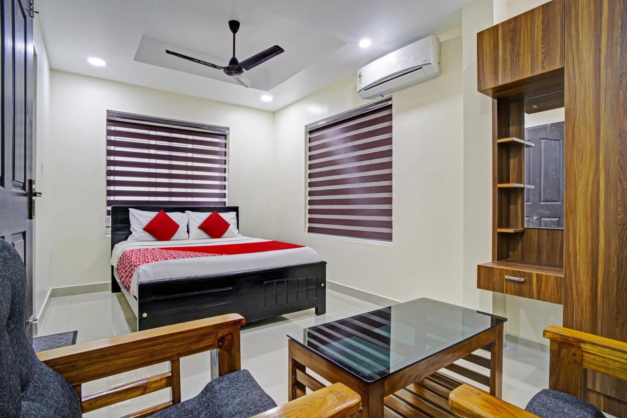 Hotel O Crystal Executive Suites Kochi Exterior foto